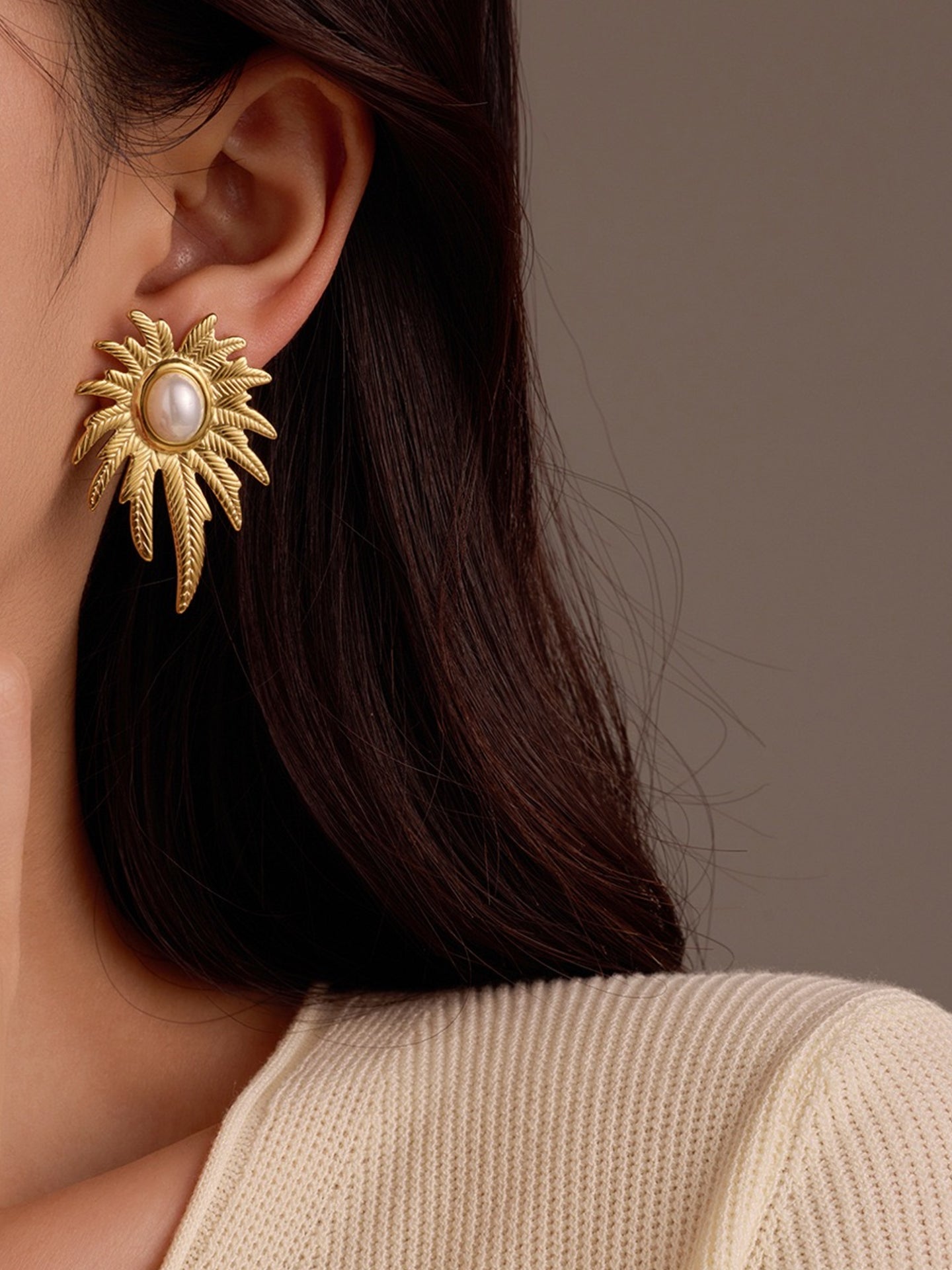 LEAF PEARL EARRINGS