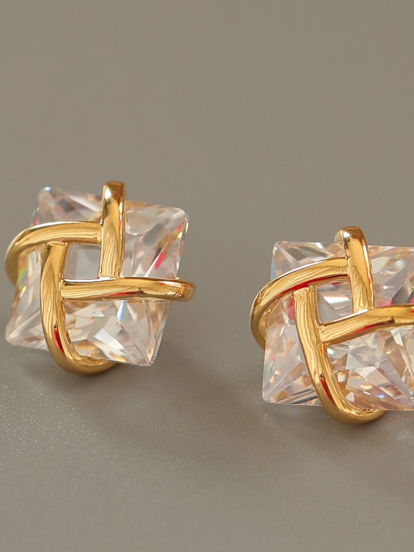 LINE ZIRCON EARRINGS