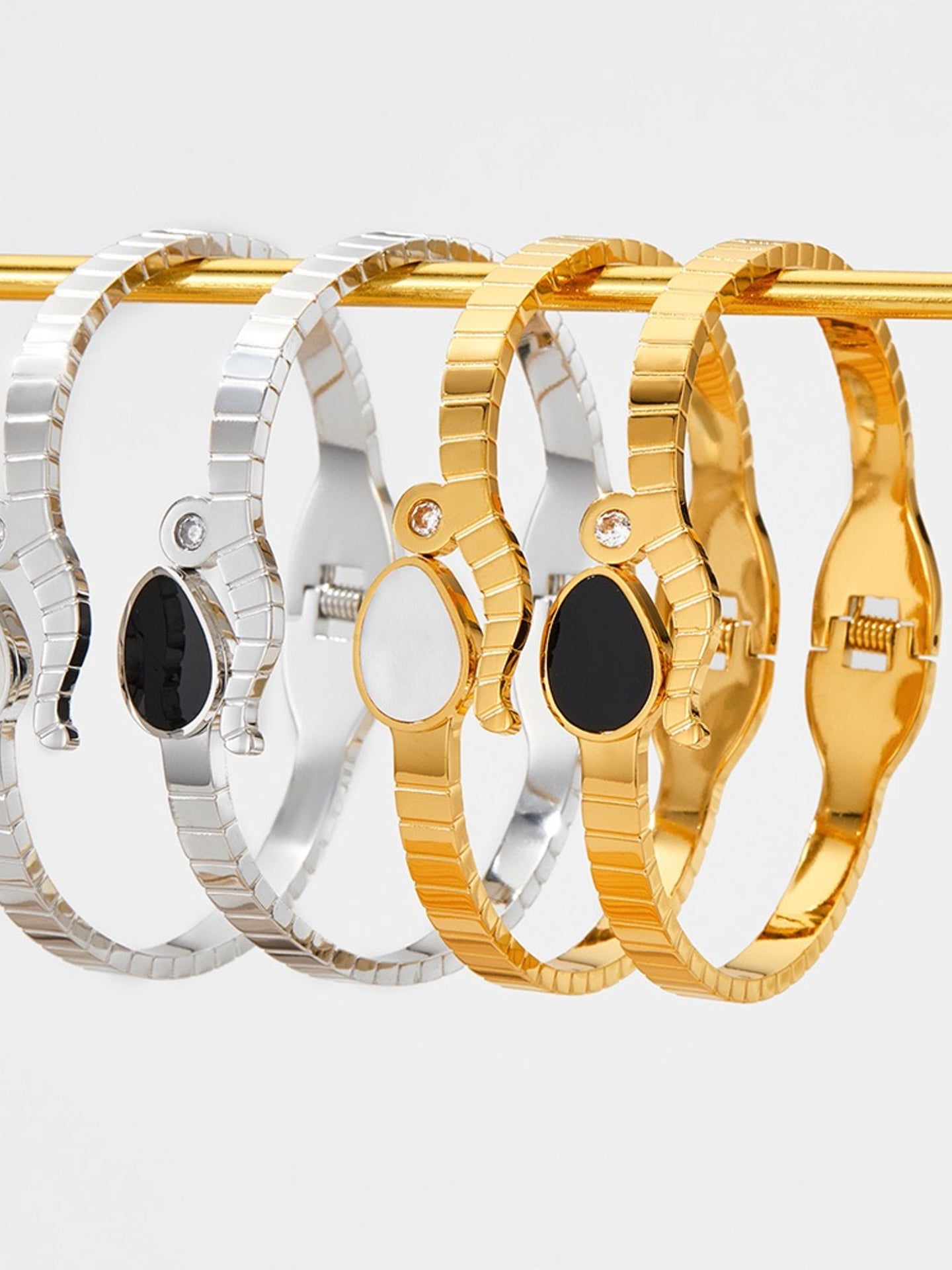 SERPENTINE BRACELET