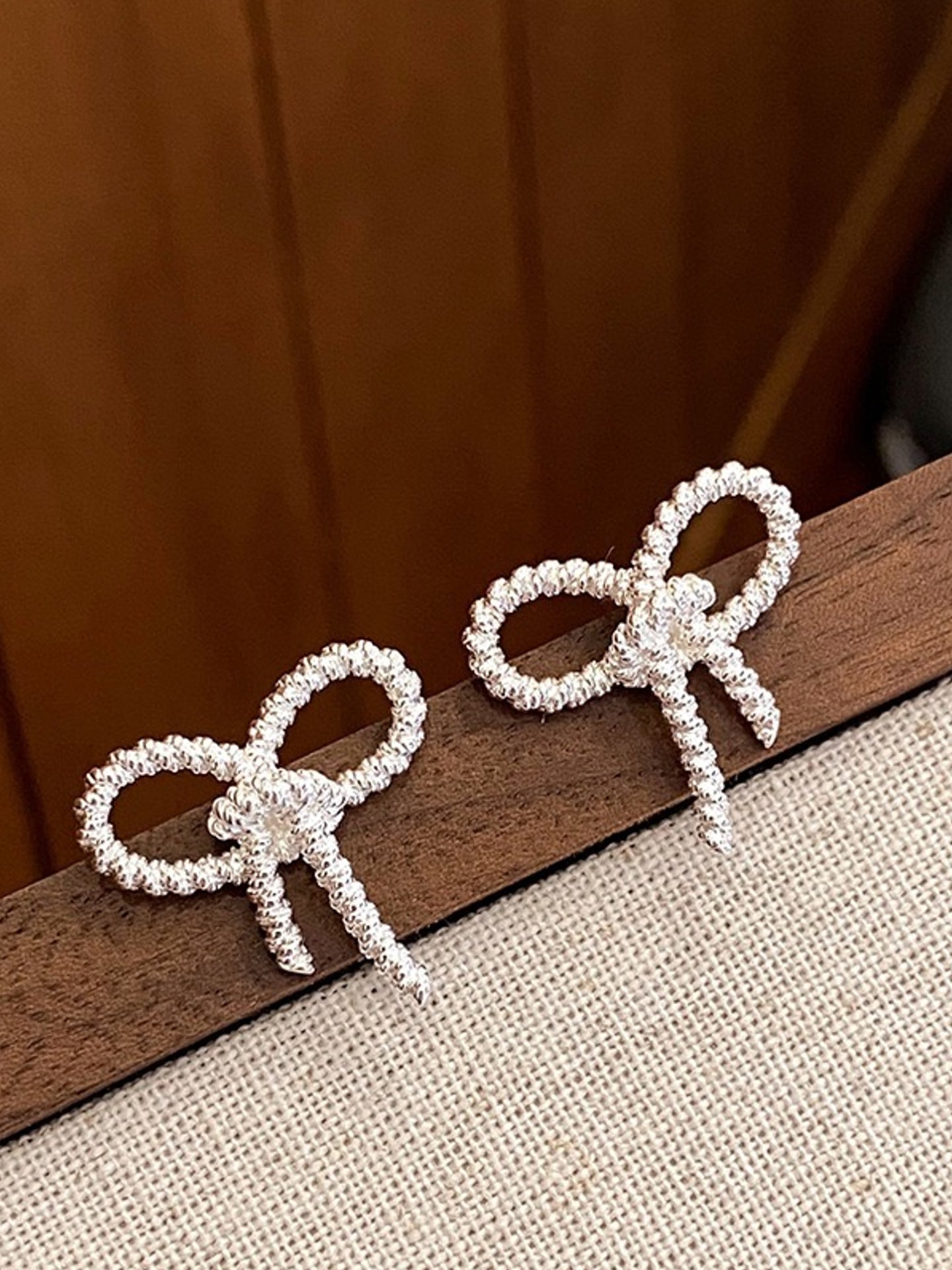 BOW ACCENT EARRINGS
