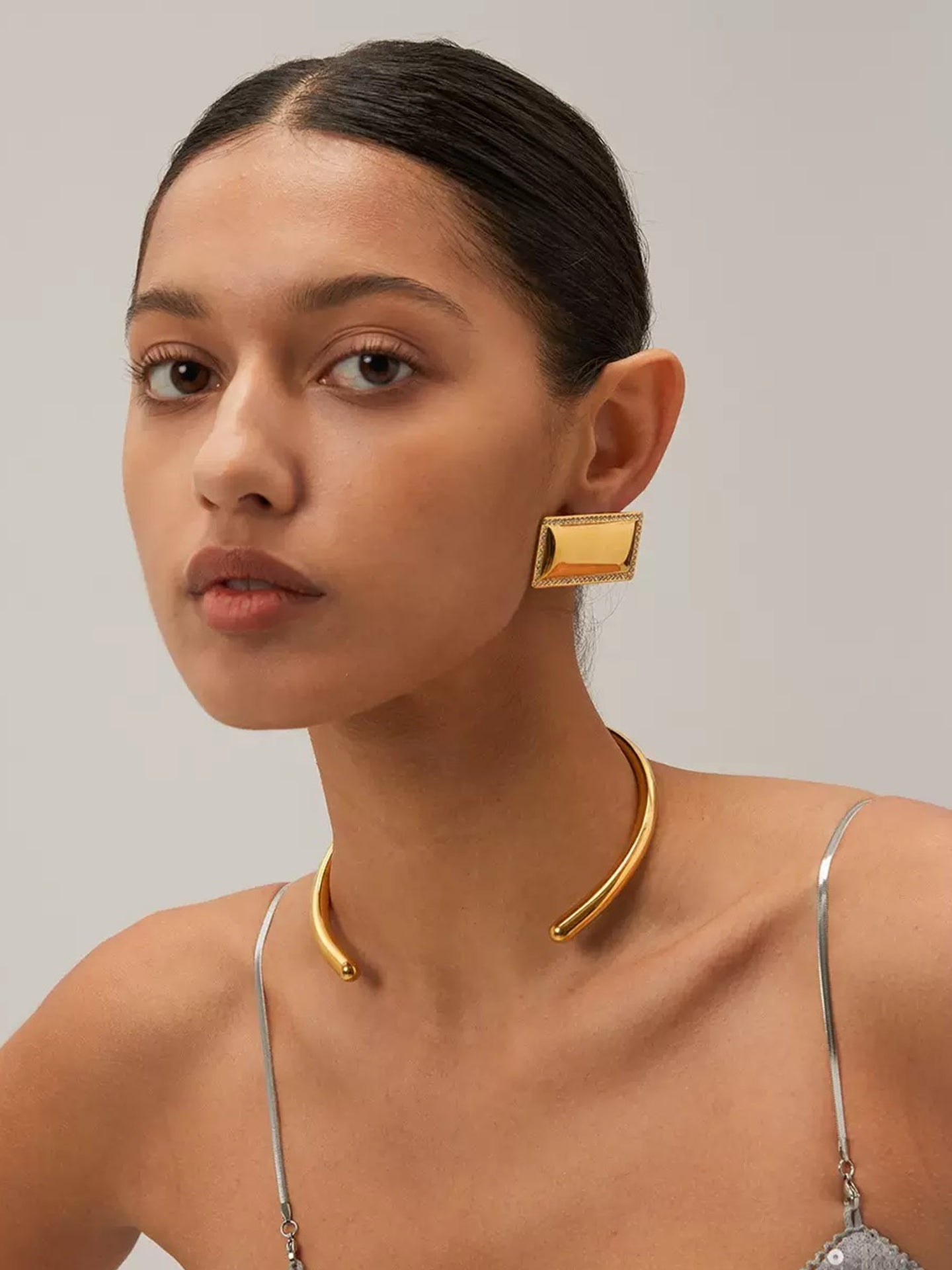 MINIMALIST CHOKER