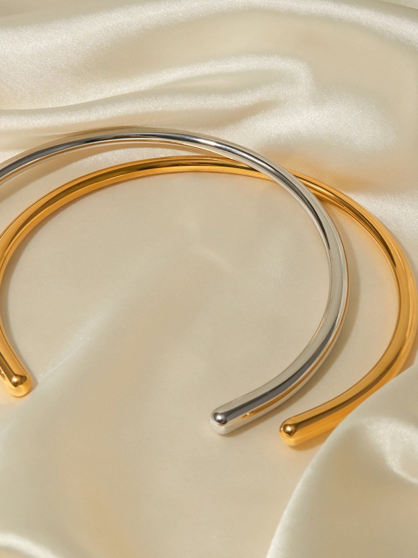 MINIMALIST CHOKER