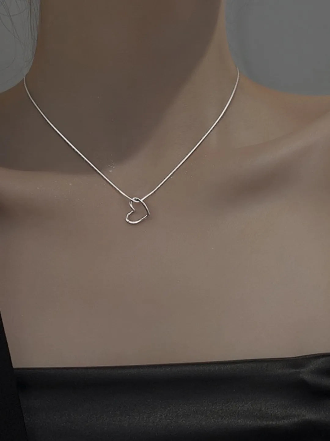 HOLLOW HEART PENDANT