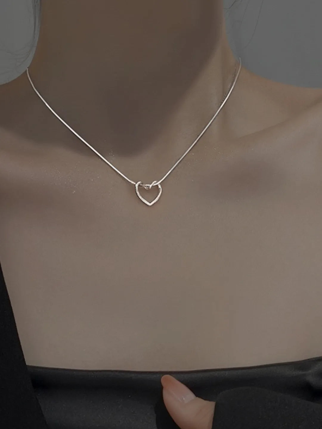 HOLLOW HEART PENDANT