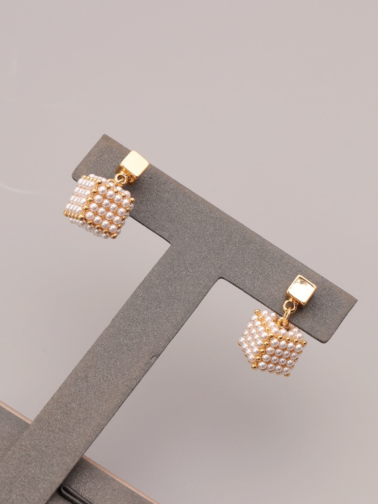 3D PEARL EARRINGS