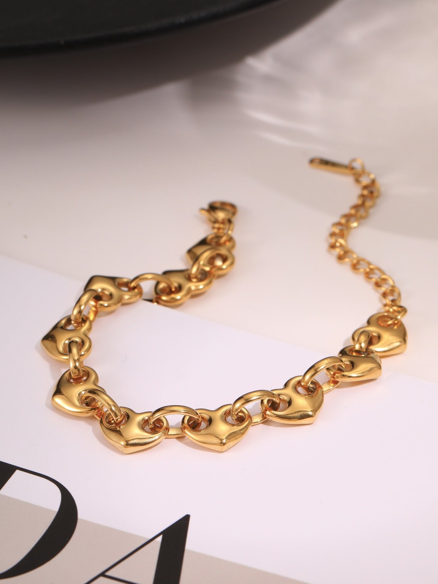 PIG NOSE CLASP BRACELET