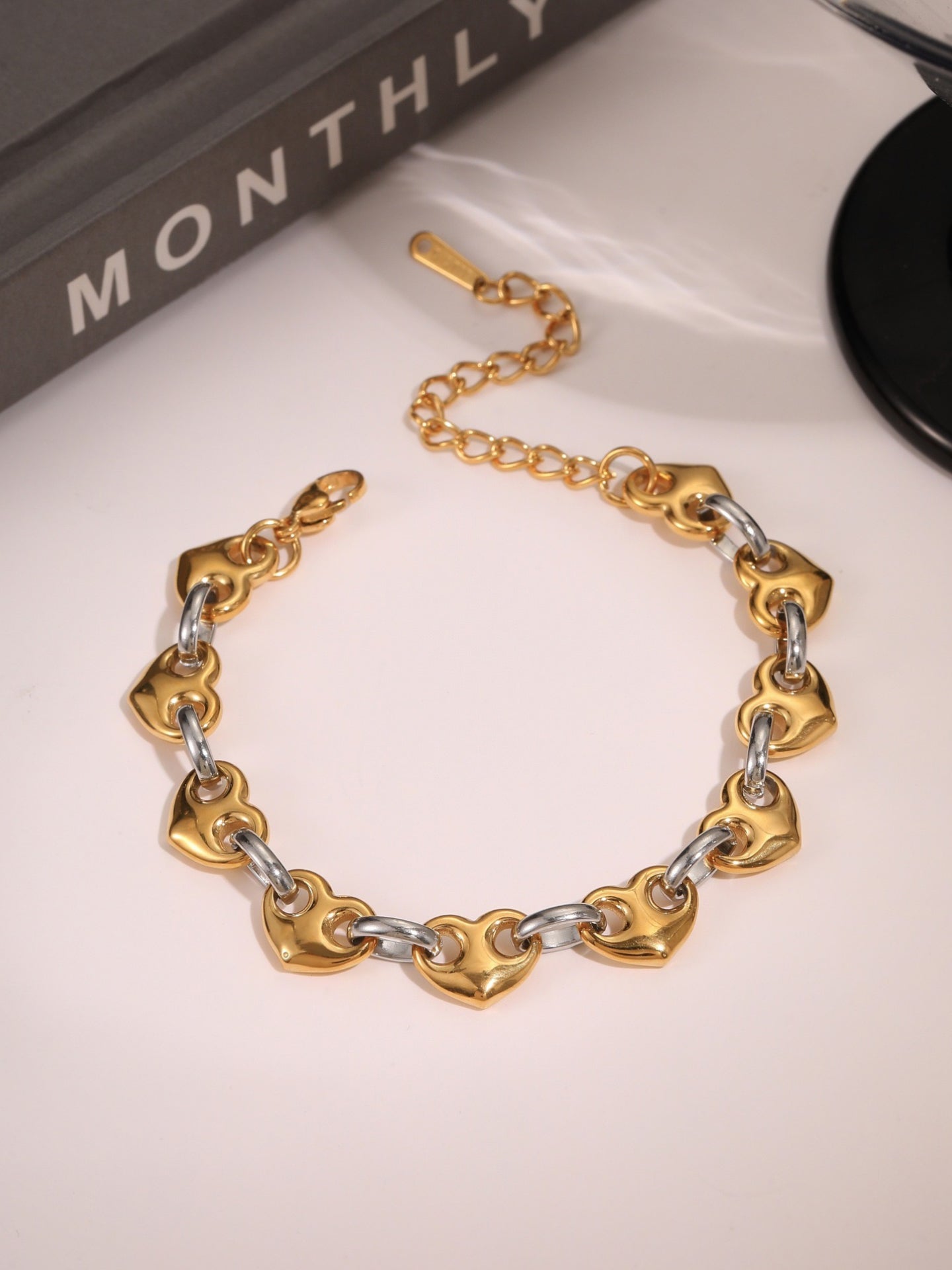 PIG NOSE CLASP BRACELET