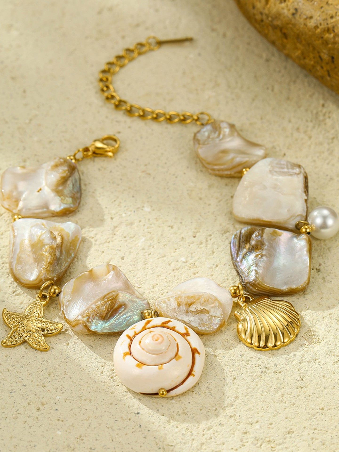 SHELL CHARM BRACELET