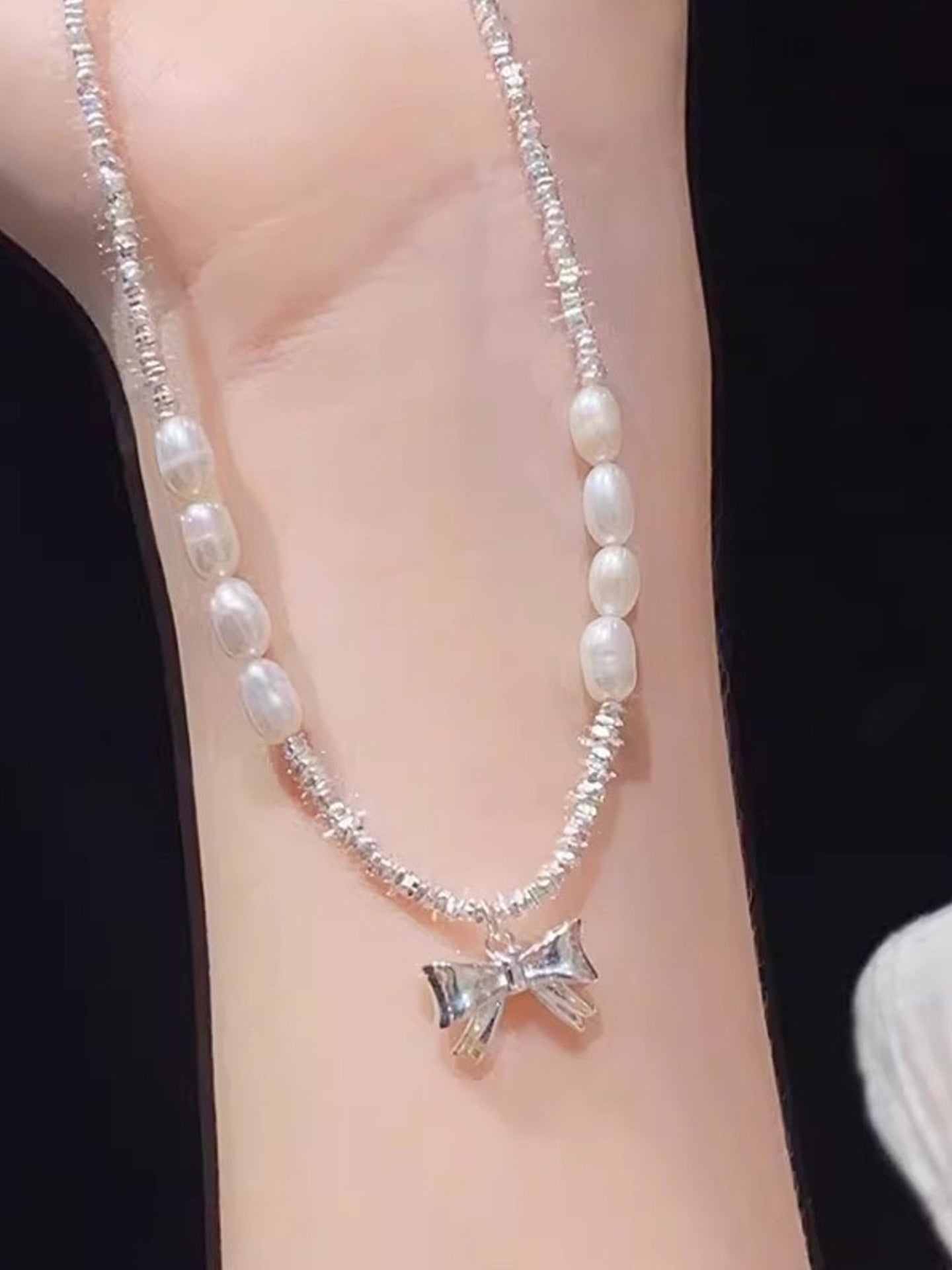 COLLIER DE PERLES À NŒUD