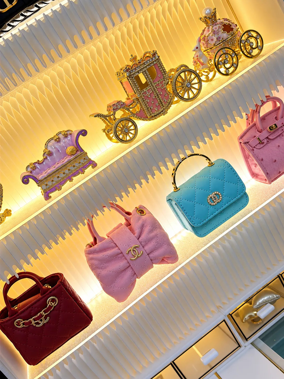 QUEEN’S LUXE SCOOP