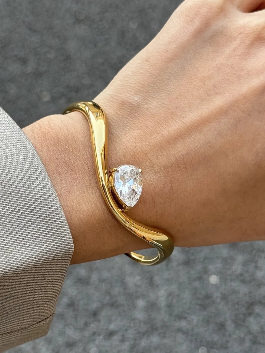 RADIANT WRIST CUFF