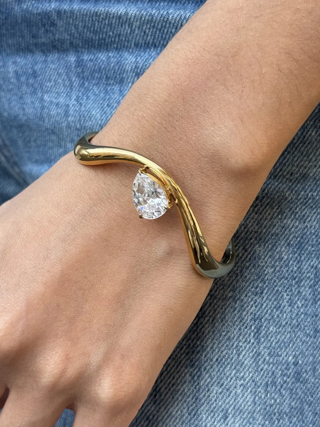 RADIANT WRIST CUFF