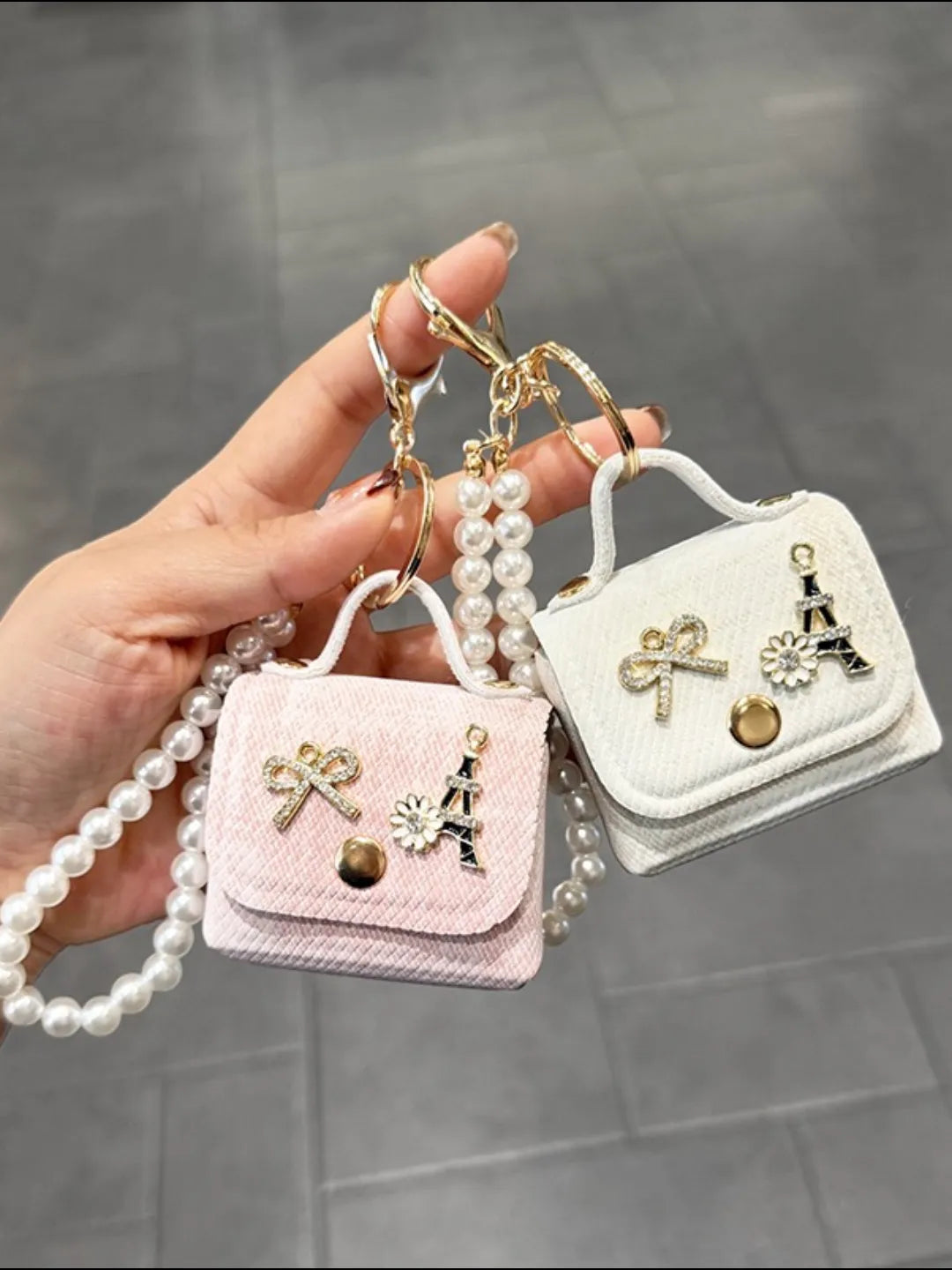 PETITE PROMENADE CHARM