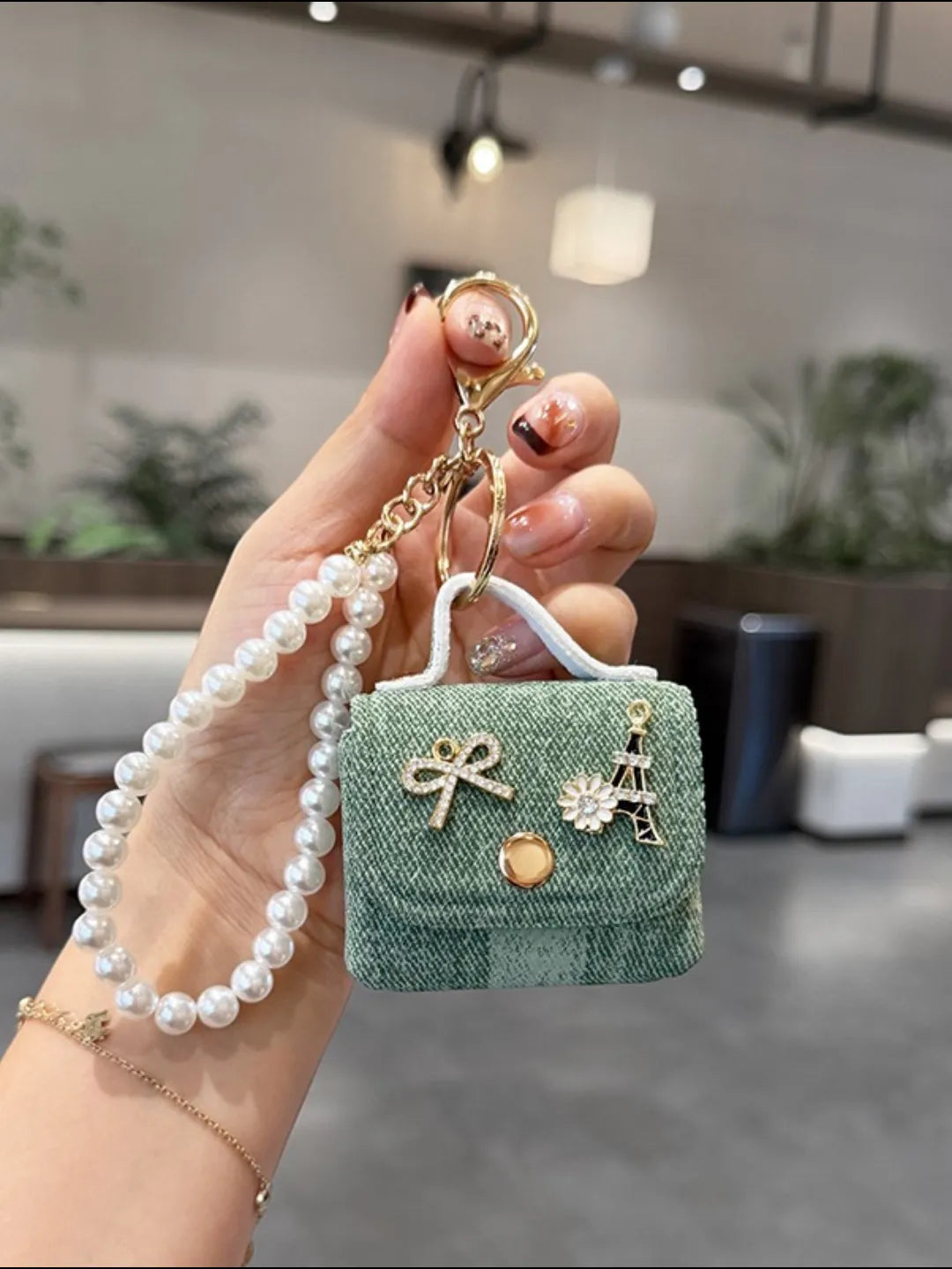 PETITE PROMENADE CHARM