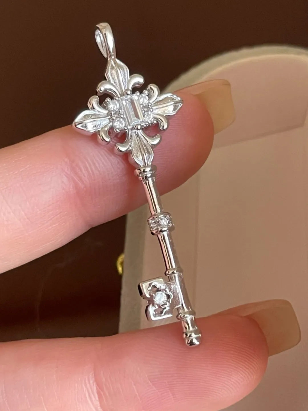 IRIS CROSS KEY PENDANT