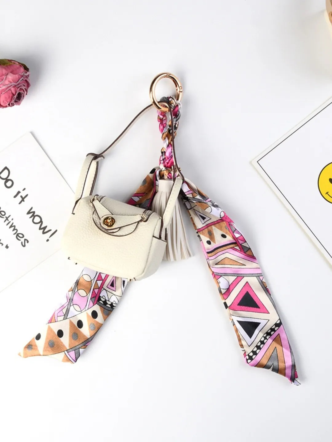 TIE CHARM