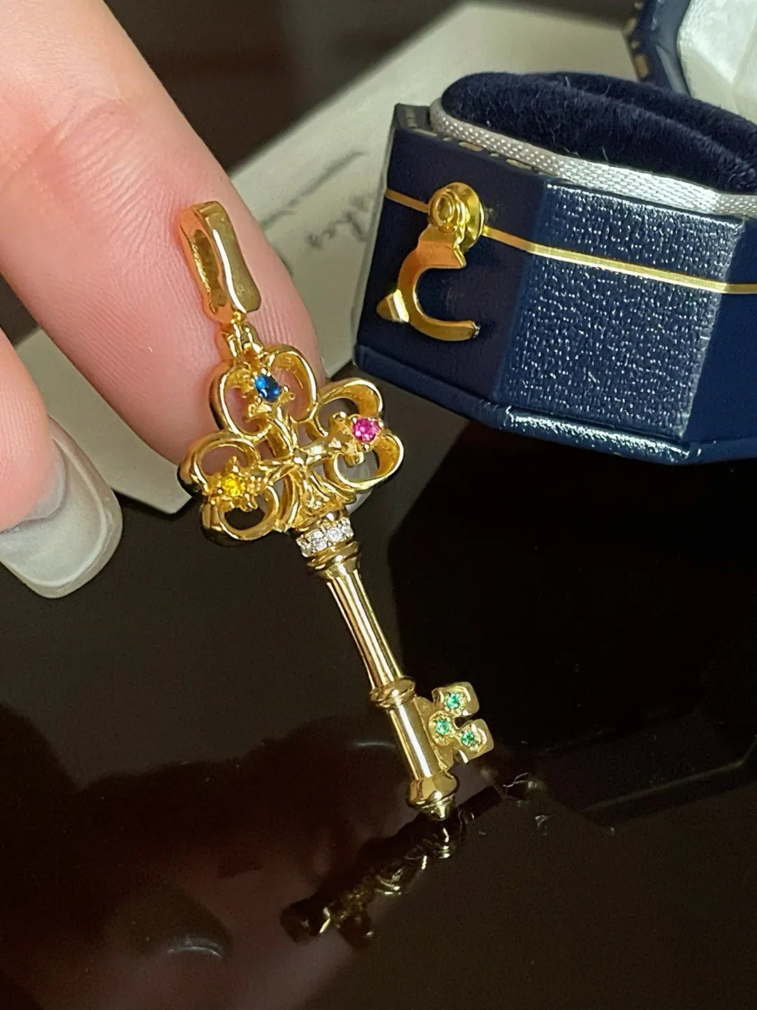 VINTAGE KEY PENDANT