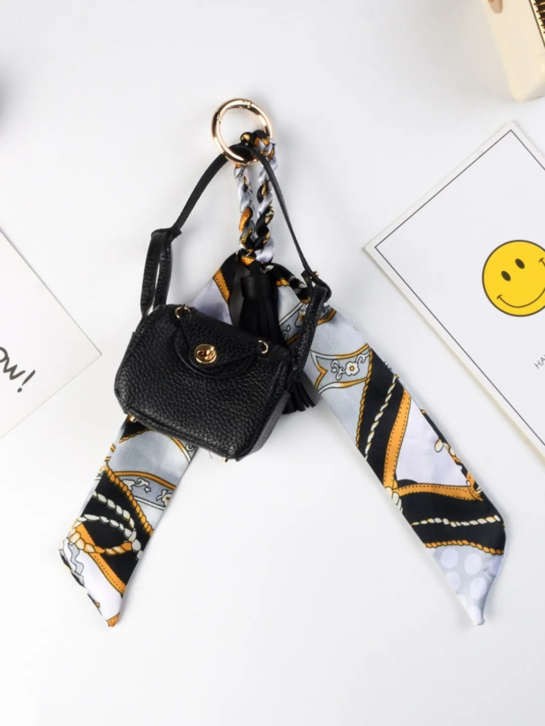 TIE CHARM
