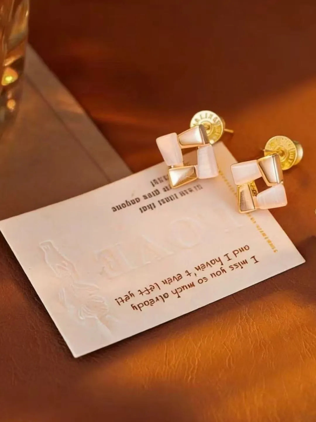 MOTHER PEARL STUDS