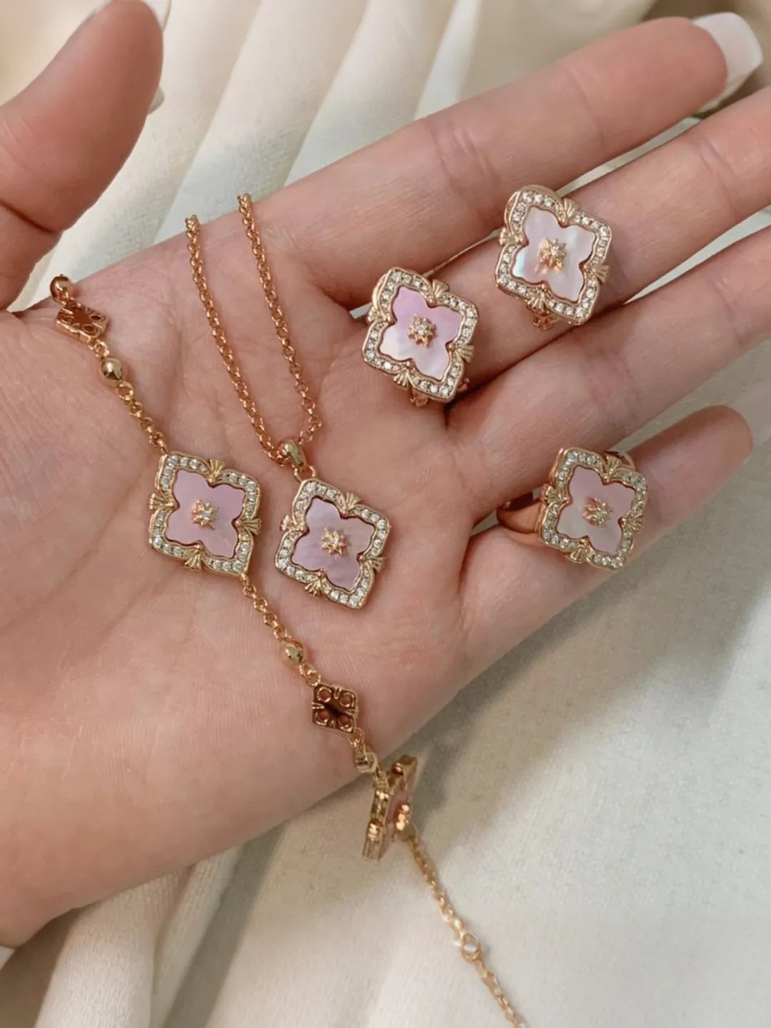 BLUSH BLOOM SET