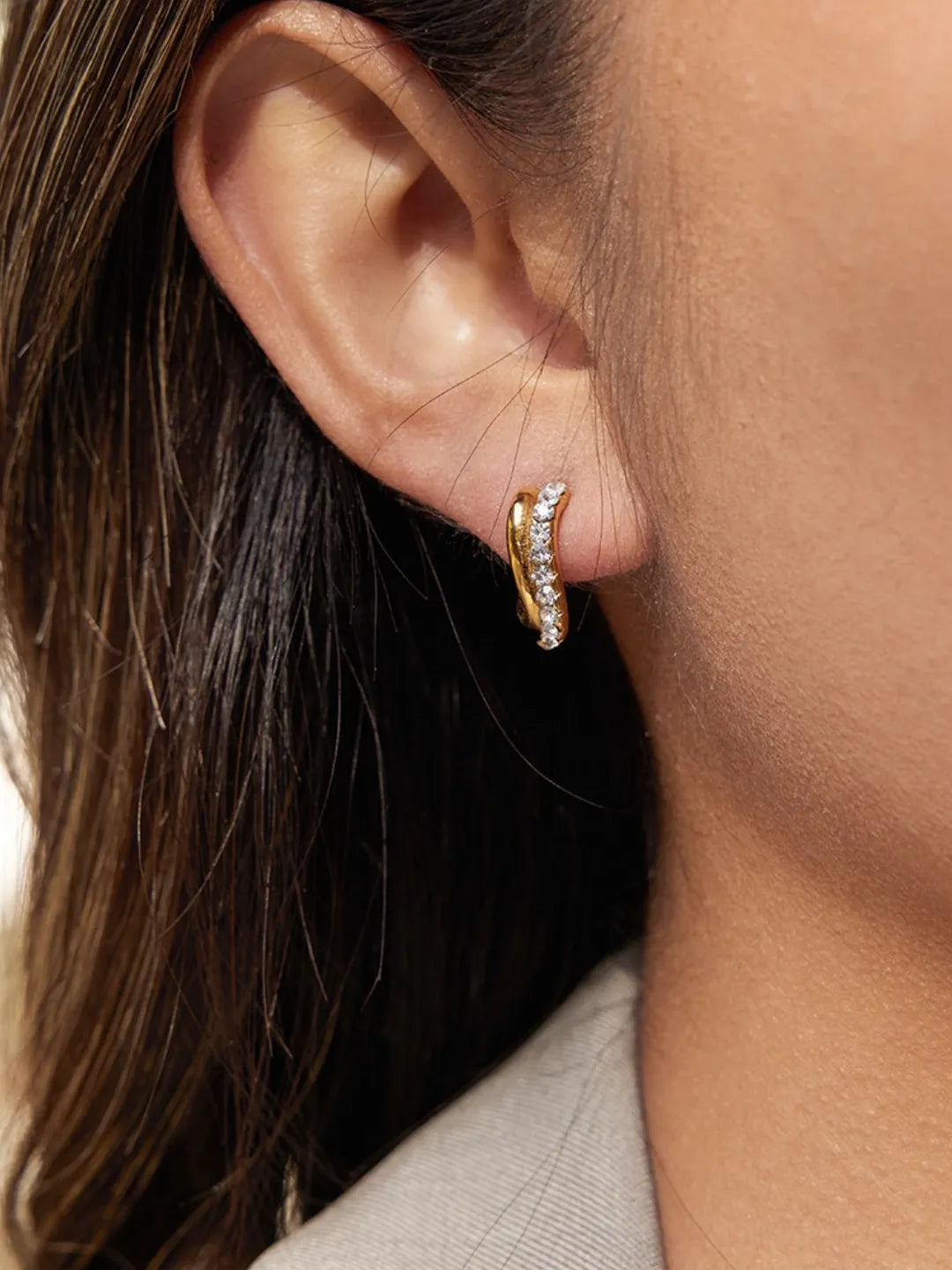 WAVE C HOOP EARRINGS