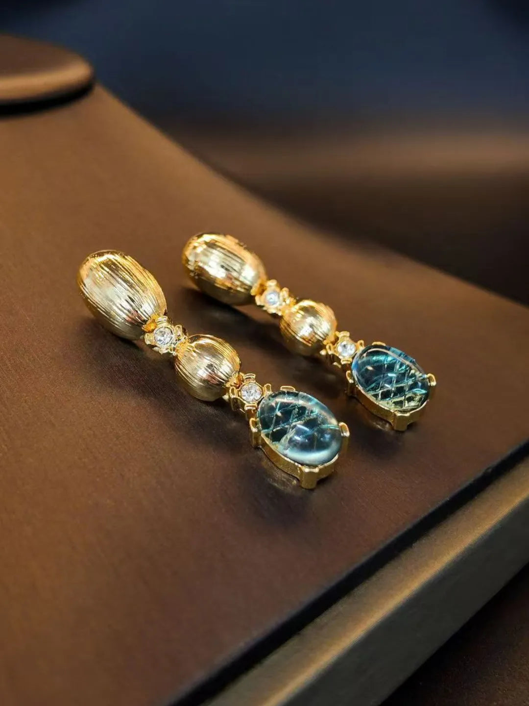 VINTAGE GLASS DROP EARRINGS