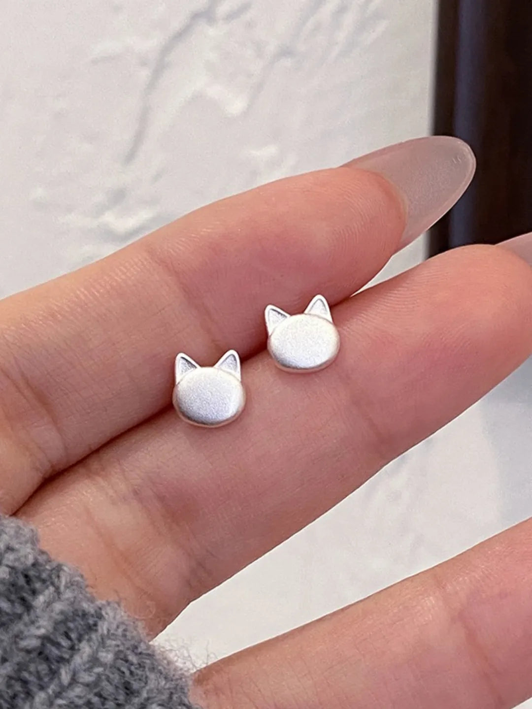 MATTE CAT STUDS
