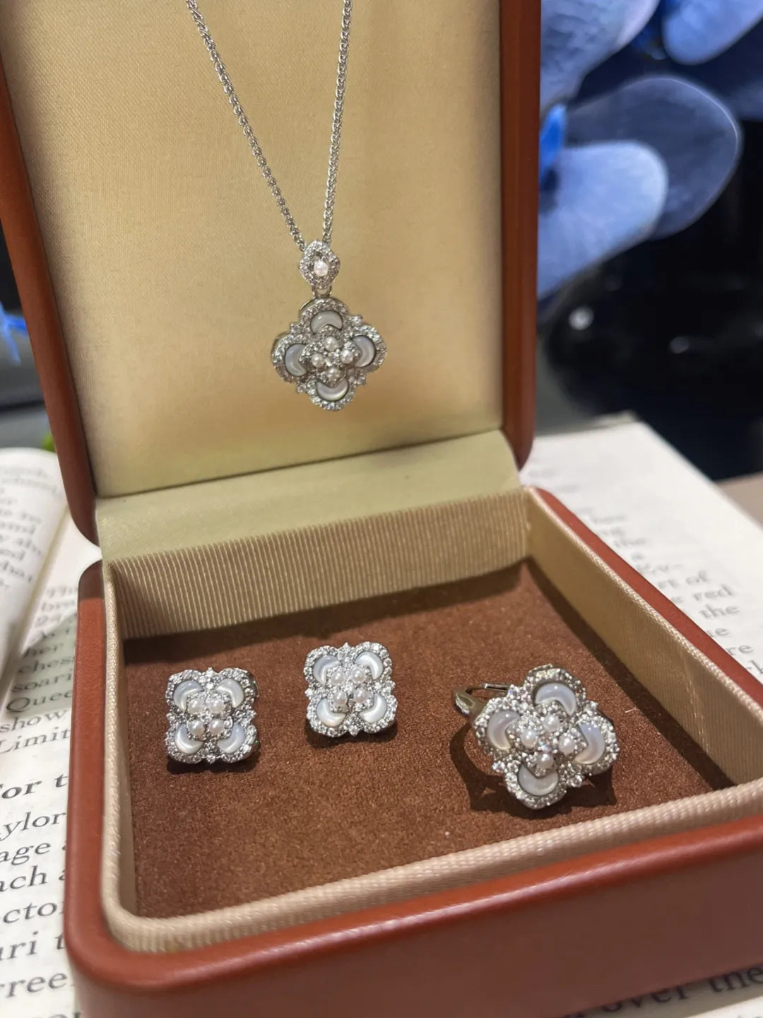PEARL CLOVER SET