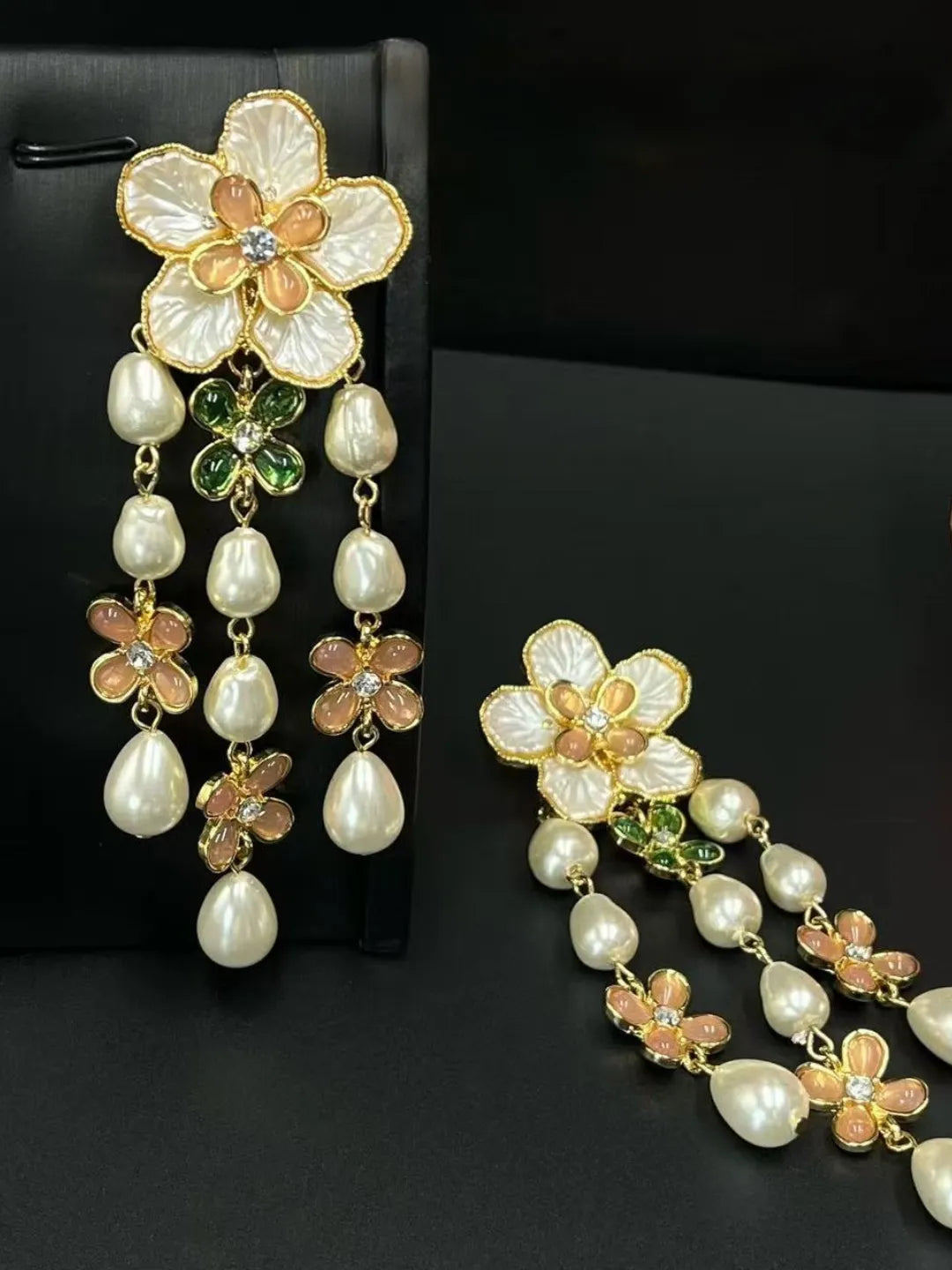 REFINED FLOWER TASSEL STUDS