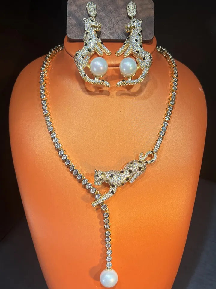 PAVÉ CHEETAH NECKLACE