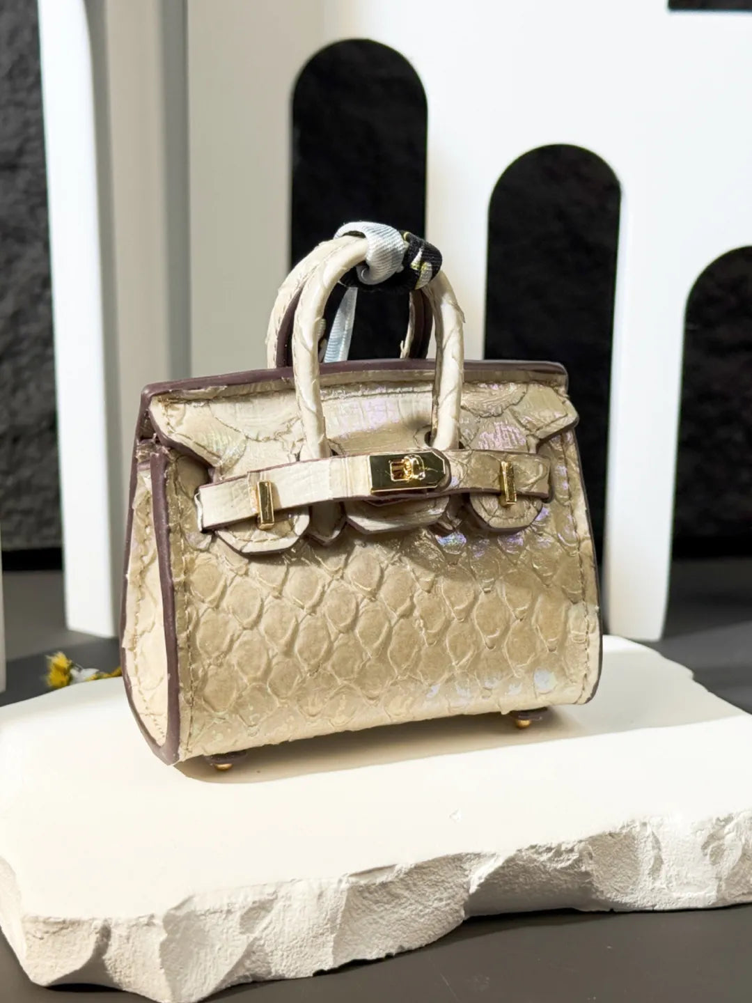GRAINED MINI BAG
