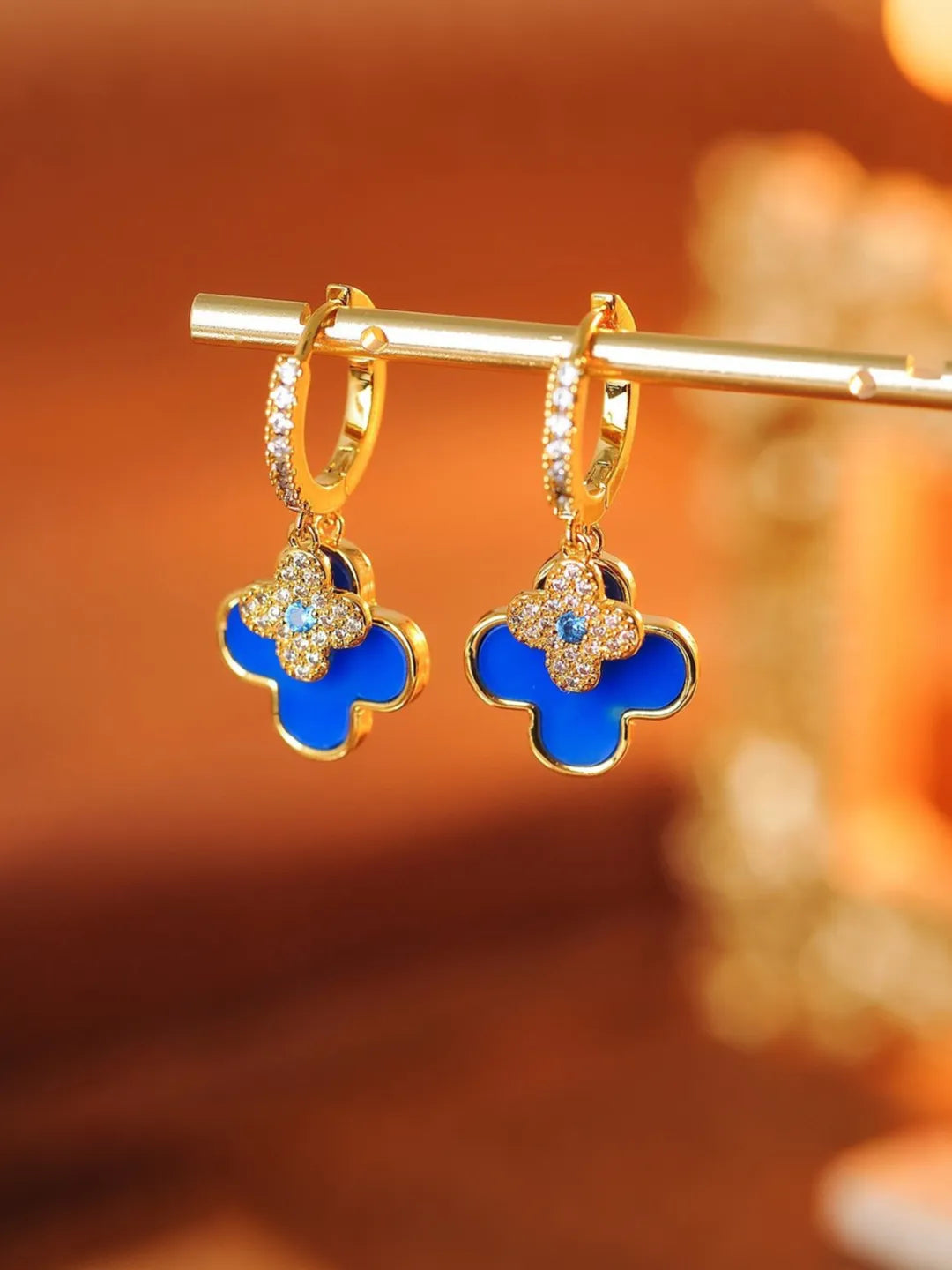 CLOVER KISS EARRINGS