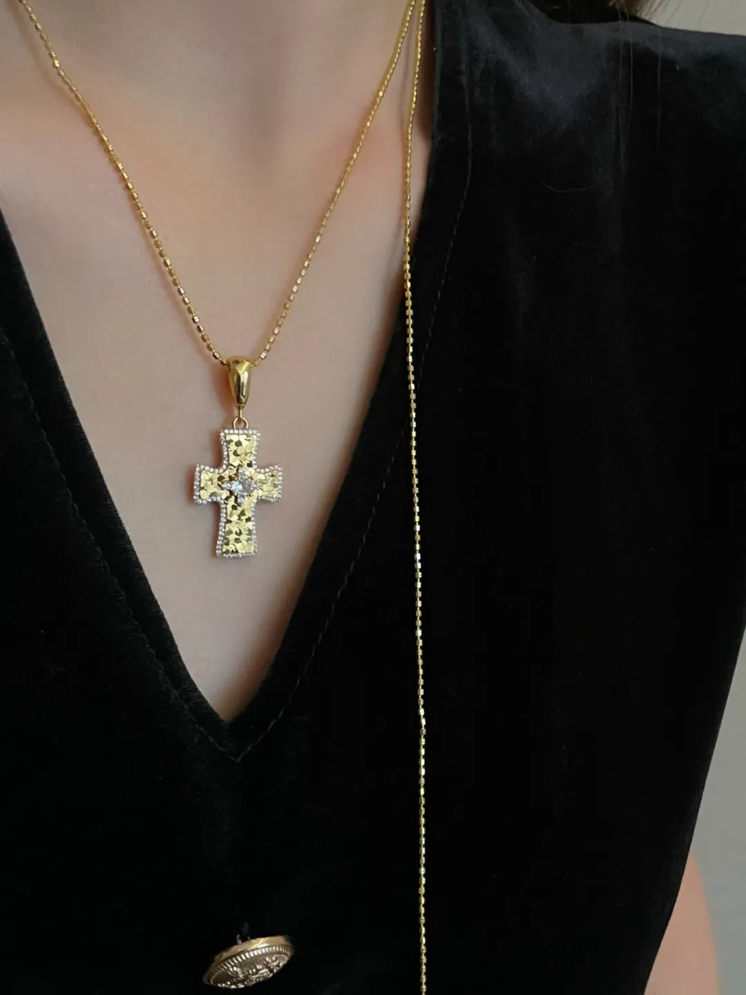 ICY PAVE CROSS PENDANT