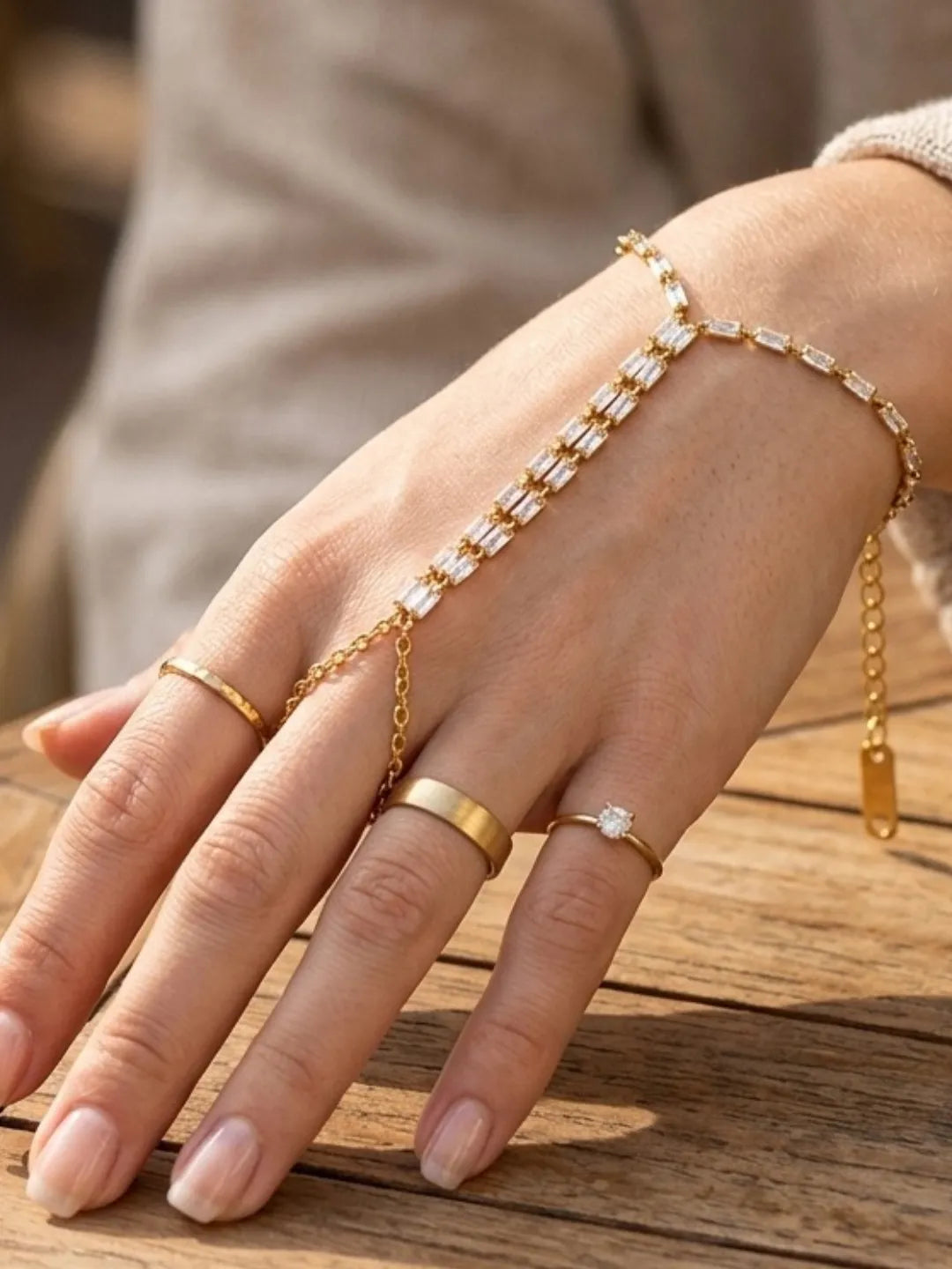 MINIMAL HAND CHAIN