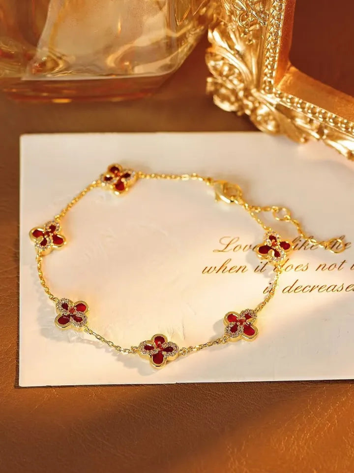 SCARLET CLOVER SET