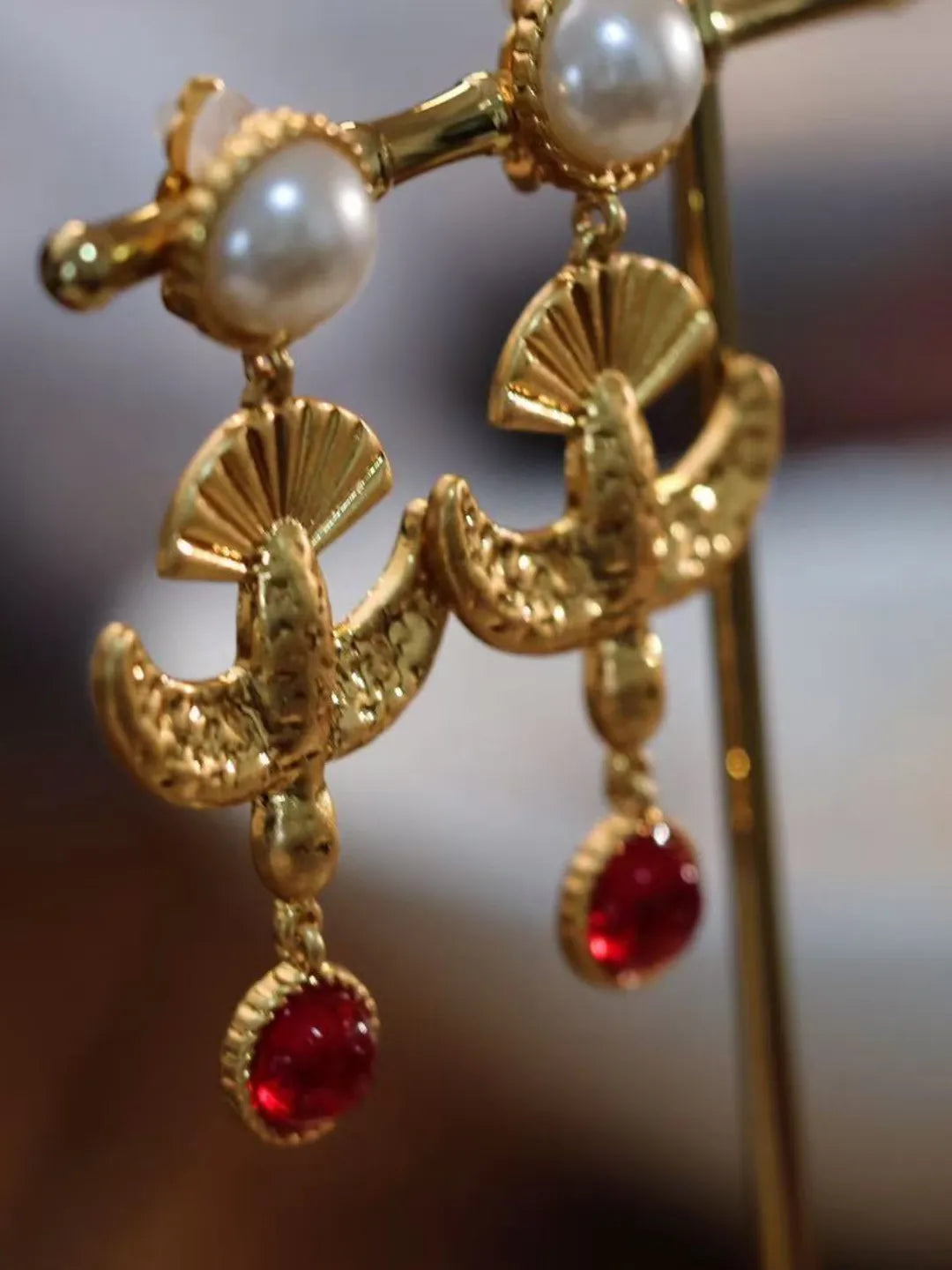 VINTAGE GLASS & PEARL EARRINGS