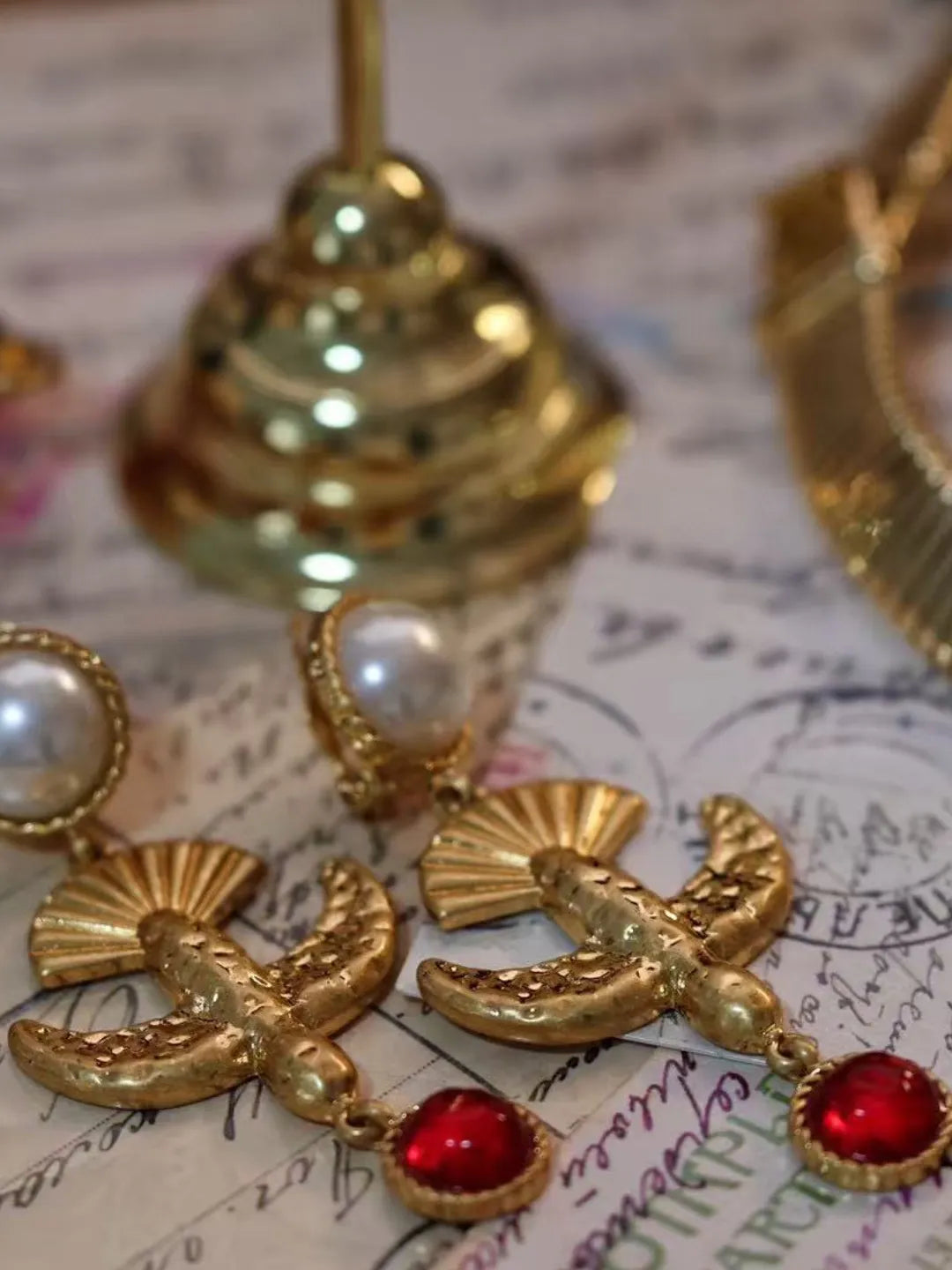 VINTAGE GLASS & PEARL EARRINGS