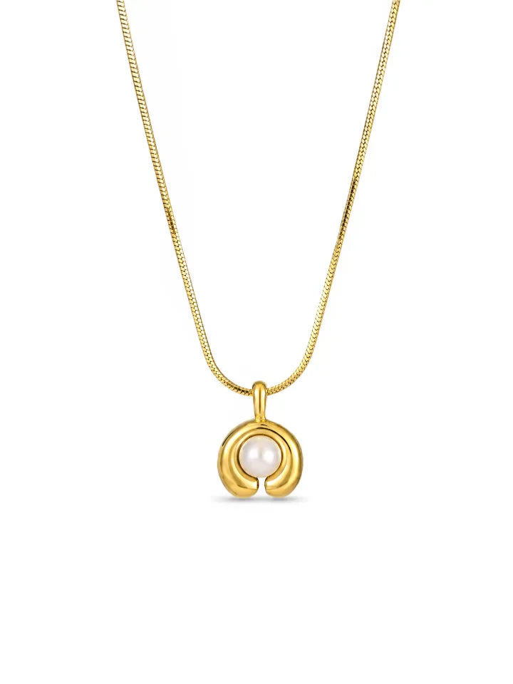 LUNA PEARL NECKLACE
