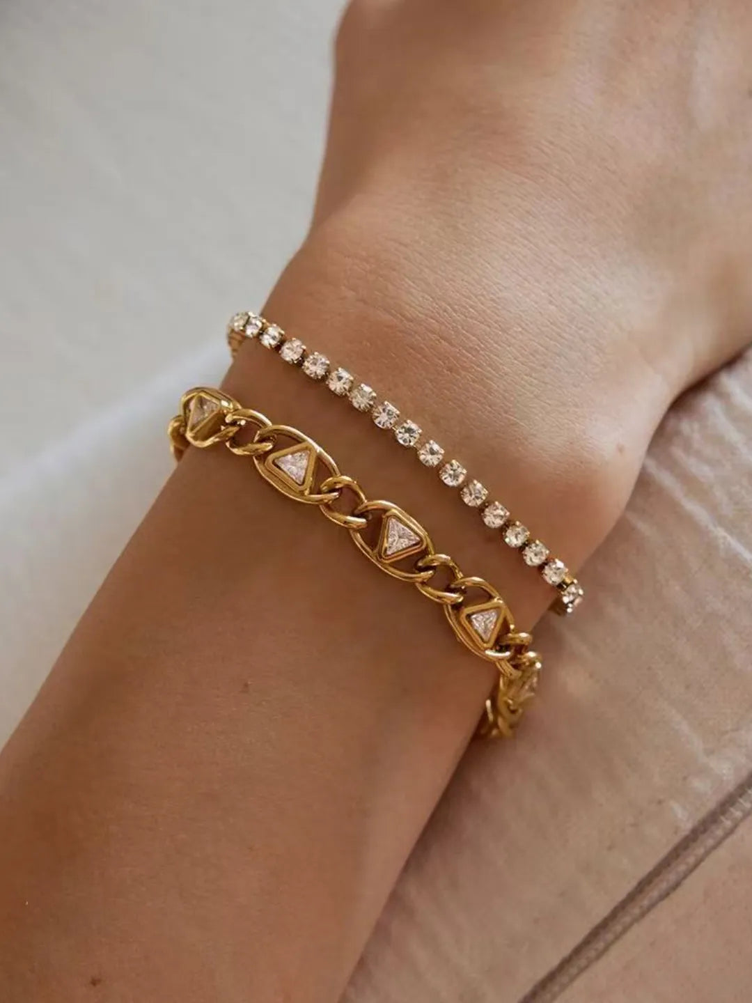 AVA TRIANGLE BRACELET
