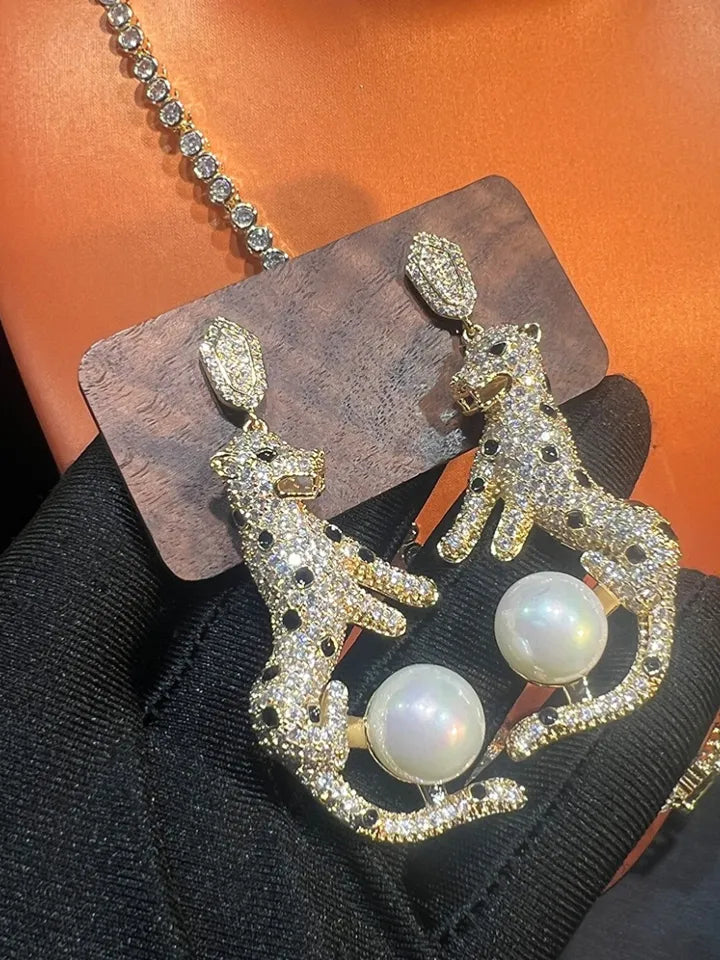 PAVÉ CHEETAH NECKLACE