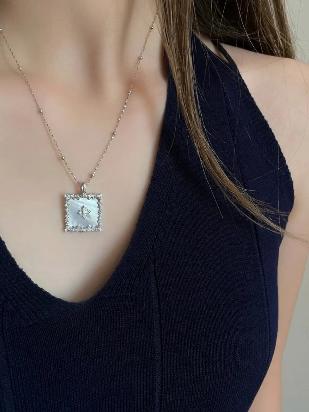 MOP CROSS FLOWER PENDANT