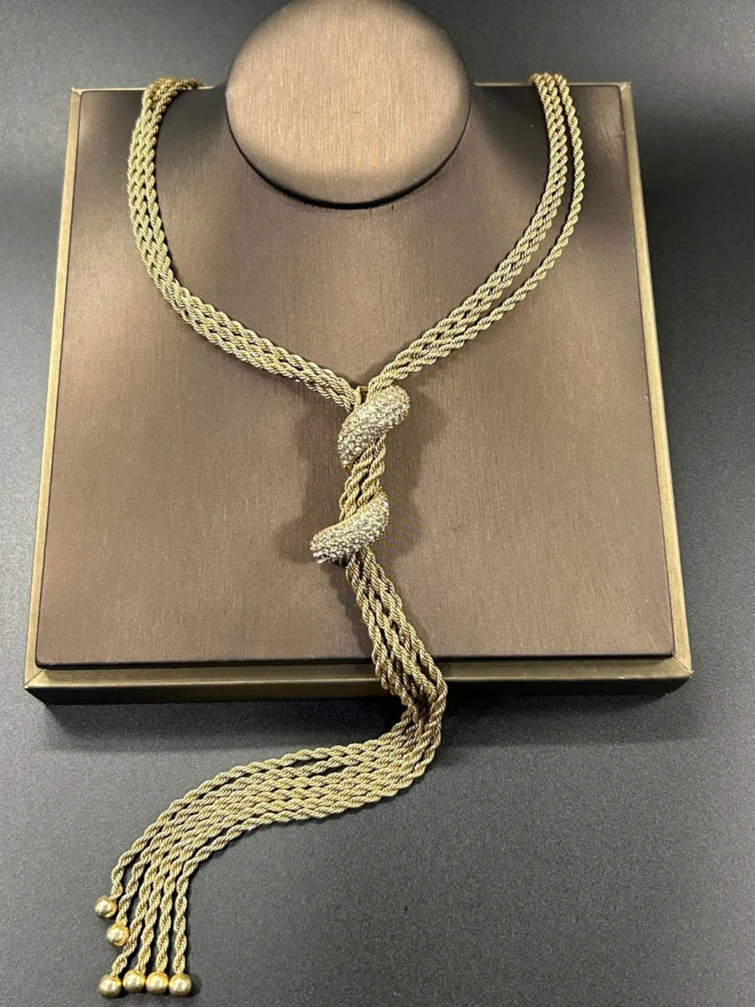 TASSEL VINTAGE NECKLACE
