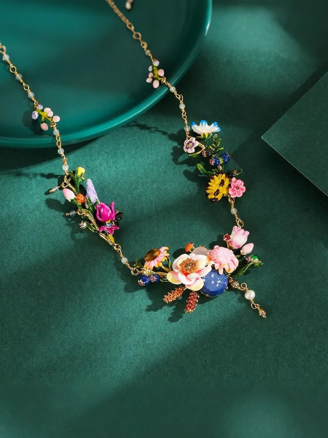 SAPPHIRE BLOOM TASSEL
