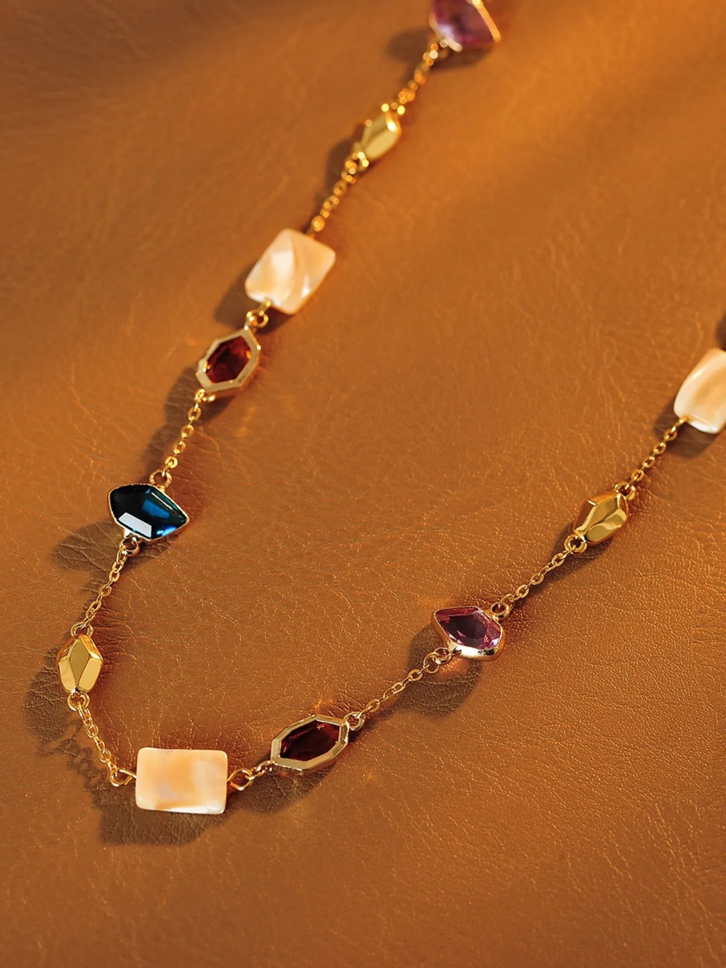 GEM COVE NECKLACE｜
