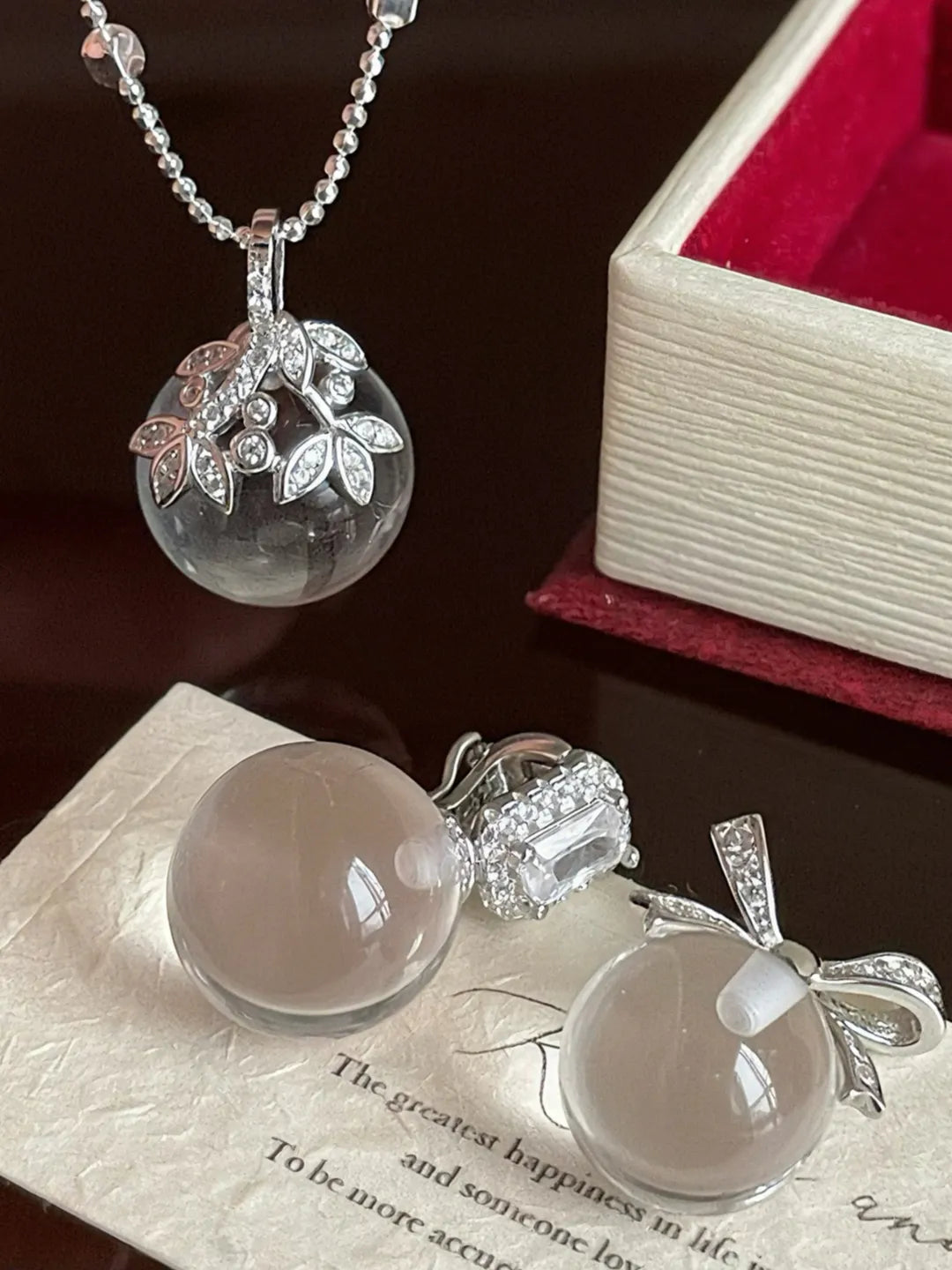 CRYSTAL LEAF PENDANT