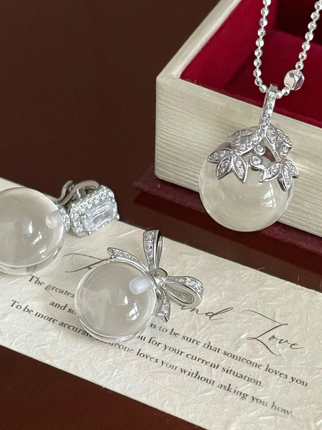 CRYSTAL LEAF PENDANT