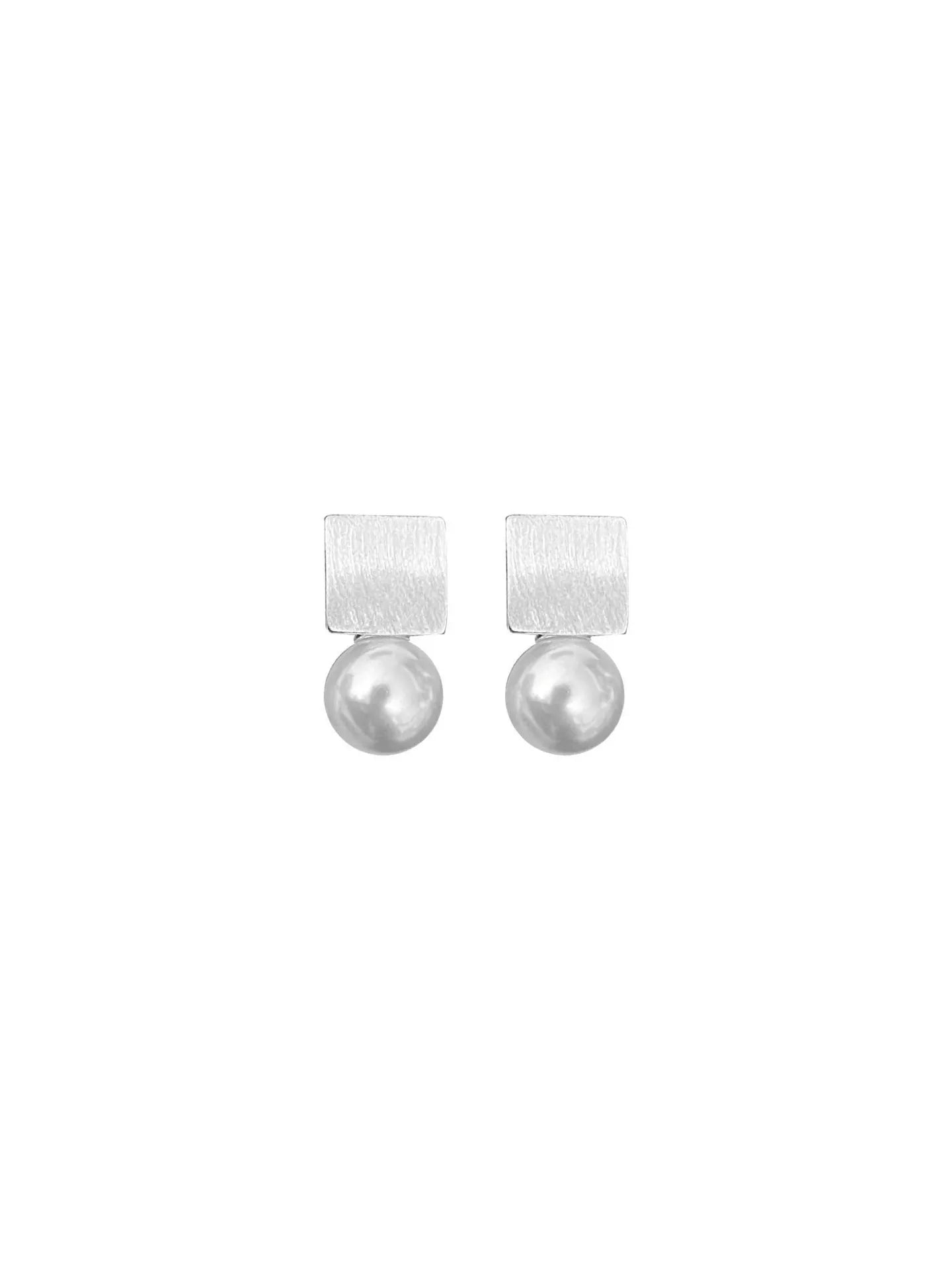 RETRO SHELL PEARL EARRINGS