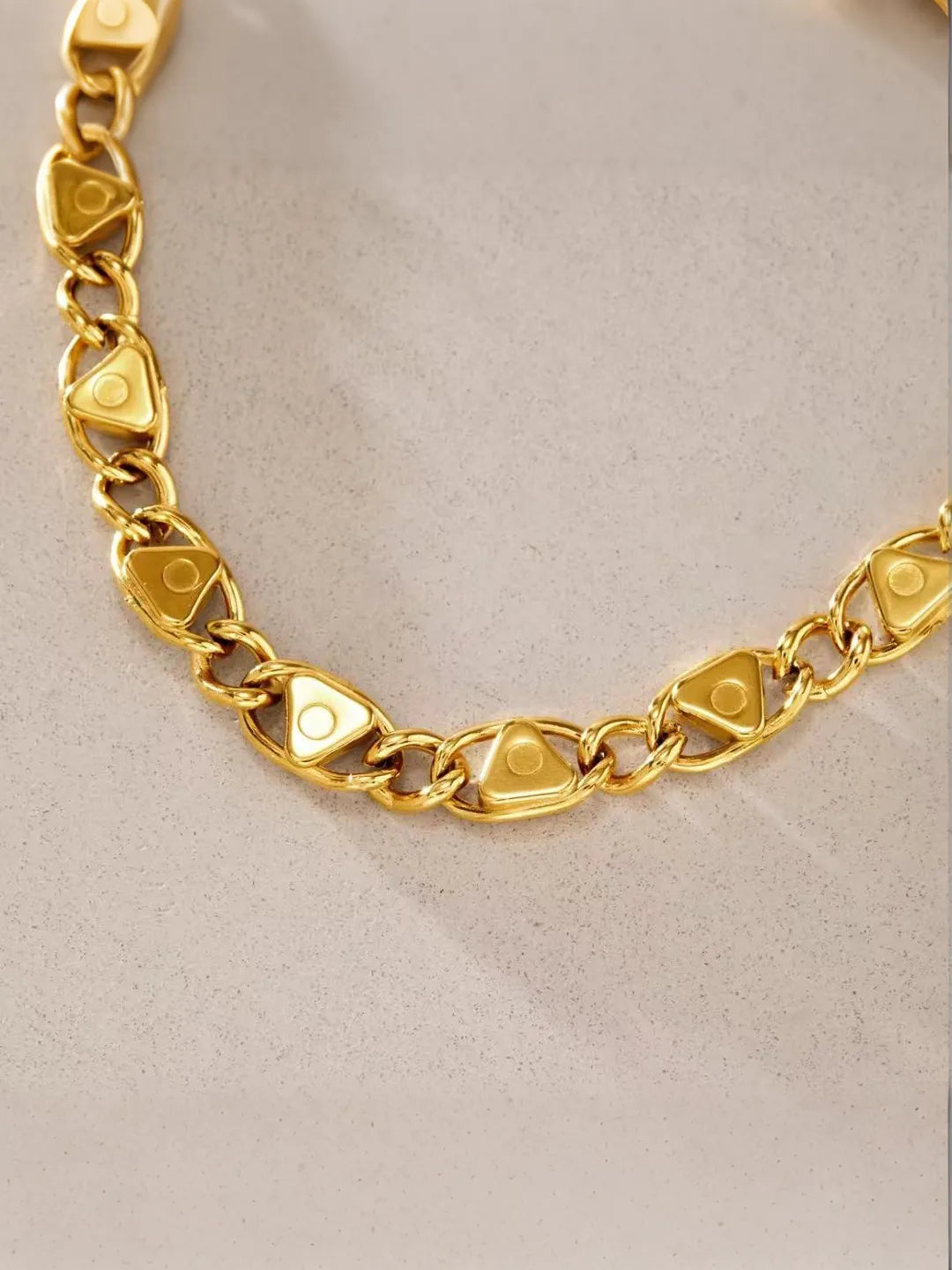 AVA TRIANGLE BRACELET