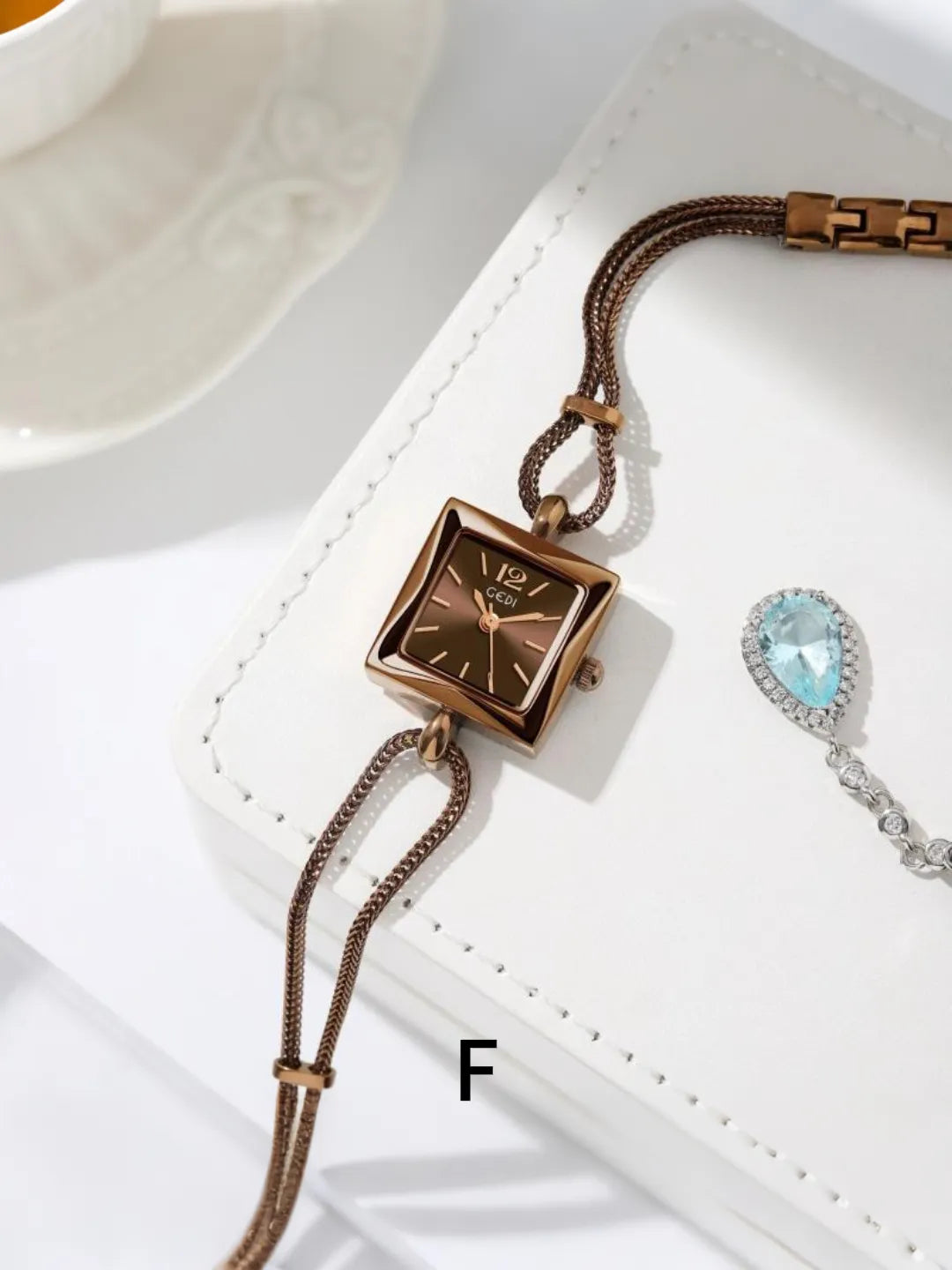 SQUARE VINTAGE