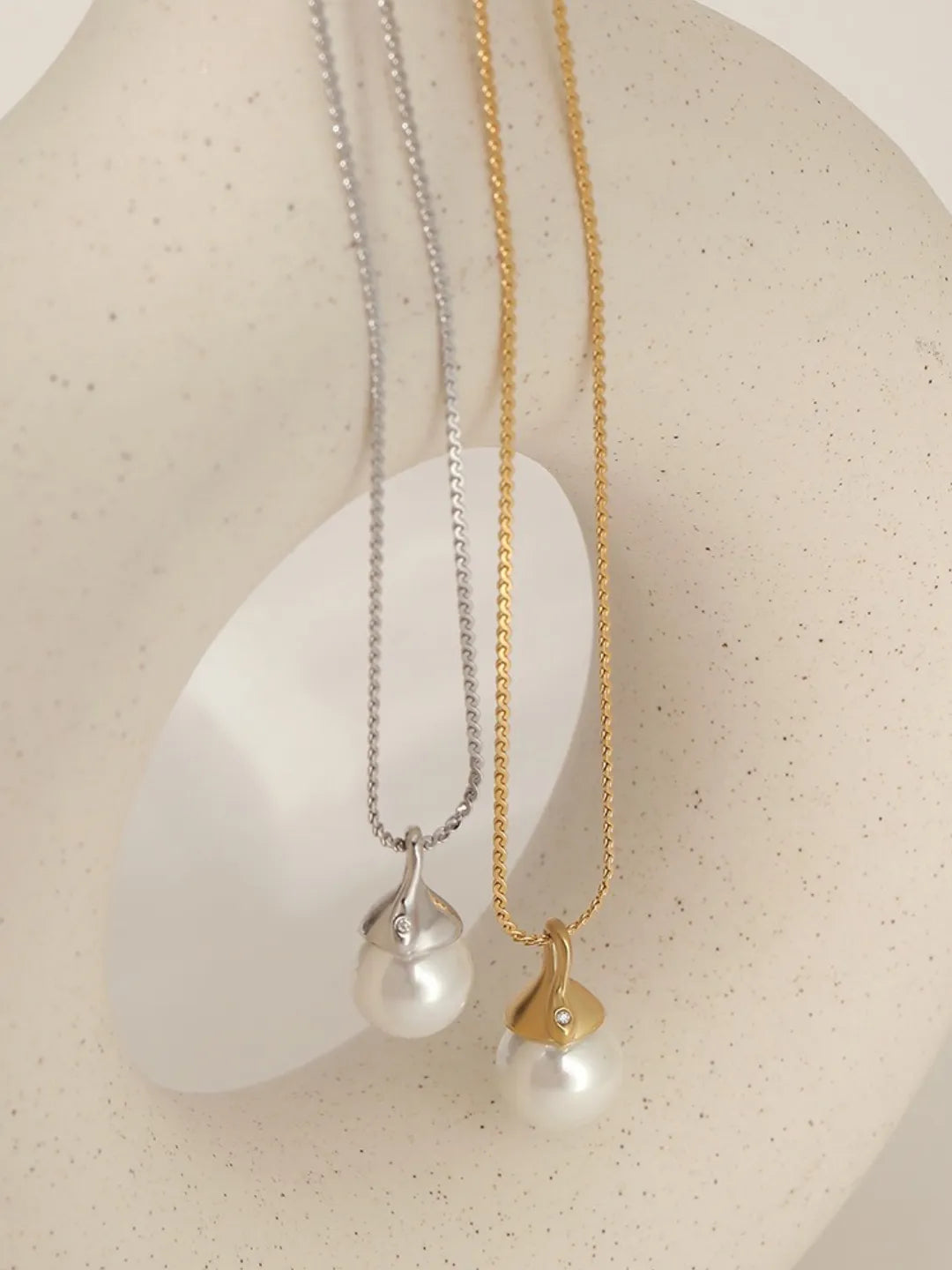 SOFT PEARL CHARM